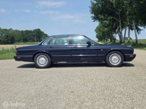 Bild 8/41 von Jaguar XJ 8 Executive (1997)