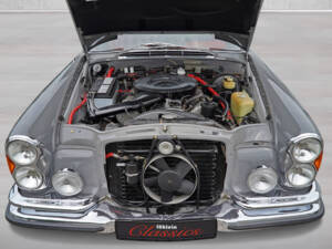Image 20/26 of Mercedes-Benz 280 SE 3,5 (1970)