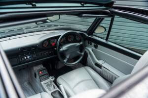 Image 23/68 of Porsche 911 Carrera (1997)