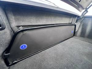 Image 22/30 of Mercedes-Benz 300 SL-24 (1992)