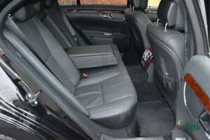 Image 29/50 of Mercedes-Benz S 500 (2006)