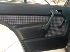 Image 22/34 de Mercedes-Benz 190 E 1.8 (1991)
