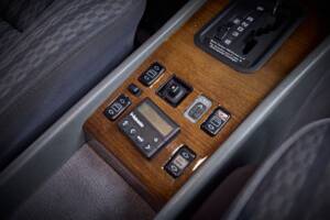 Image 64/100 of Mercedes-Benz 230 TE (1990)