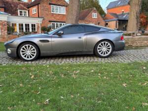Image 6/29 of Aston Martin V12 Vanquish (2002)