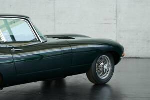 Image 41/50 de Jaguar E-Type (1970)