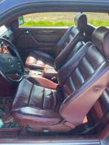 Bild 8/10 von Mercedes-Benz 230 CE (1990)