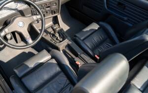 Immagine 15/35 di BMW 320i (1988)