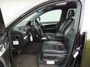 Image 38/99 of Porsche Cayenne Turbo (2007)
