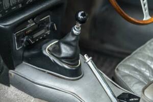 Image 16/50 de Jaguar E-Type (1968)