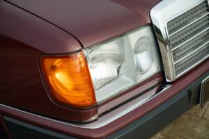 Image 18/50 of Mercedes-Benz 300 CE-24 (1991)