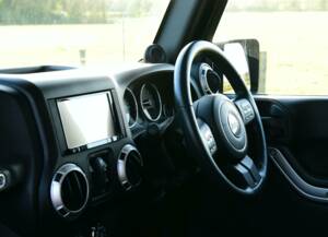 Image 50/50 de Jeep Wrangler Sahara 4.0L (2014)