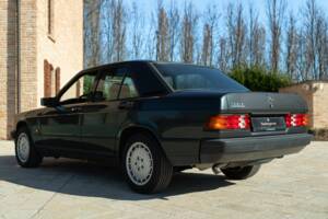 Imagen 7/50 de Mercedes-Benz 190 E (1988)