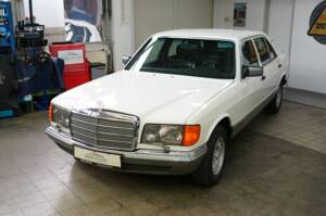 Imagen 5/35 de Mercedes-Benz 500 SEL (1984)