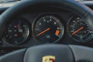 Image 32/33 of Porsche 911 Carrera 3.2 (1988)