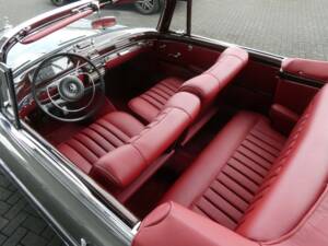 Image 16/23 of Mercedes-Benz 220 SE Cabriolet (1959)