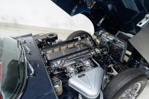 Image 32/36 of Jaguar E-Type (1969)