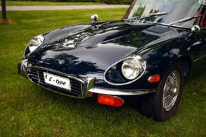 Bild 6/8 von Jaguar E-Type V12 (2+2) (1972)