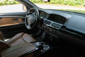Bild 25/50 von BMW 745Li (2001)