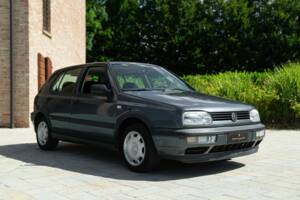 Image 2/37 of Volkswagen Golf III 1.6 (1997)