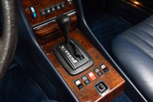 Image 17/35 de Mercedes-Benz 500 SL (1984)