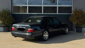 Image 23/29 of Mercedes-Benz E 500 Limited (1994)
