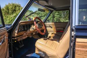 Bild 23/44 von Jeep Grand Wagoneer (1988)