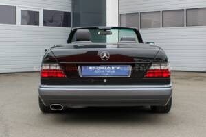 Image 25/33 of Mercedes-Benz E 200 (1994)