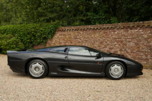 Image 47/50 of Jaguar XJ 220 (1993)