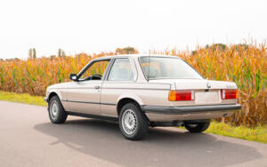 Image 9/80 of BMW 320i (1983)