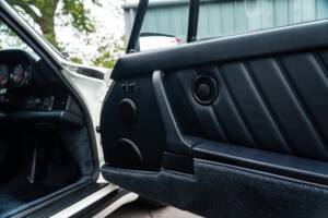 Image 37/50 of Porsche 911 Turbo LE (1989)