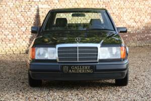 Image 5/50 of Mercedes-Benz 200 E (1992)