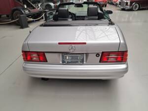 Image 7/50 of Mercedes-Benz SL 320 (1998)