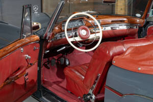 Image 15/23 of Mercedes-Benz 220 SE Cabriolet (1960)