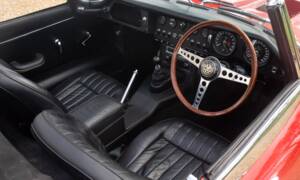 Image 4/50 de Jaguar E-Type (1967)