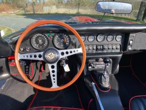 Image 55/62 of Jaguar E-Type (1969)