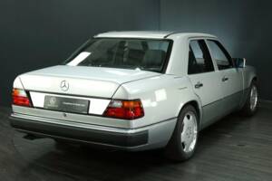 Bild 2/50 von Mercedes-Benz 300 E-24 (1992)