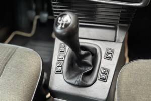 Bild 32/47 von BMW 528i (1986)