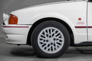 Immagine 15/22 di Ford Escort XR3i (1990)