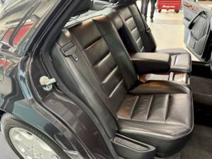 Immagine 20/36 di Mercedes-Benz 500 E (1991)