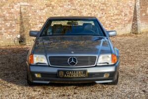 Image 18/50 of Mercedes-Benz 500 SL (1991)