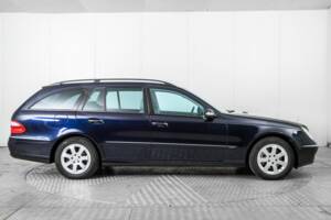 Bild 10/50 von Mercedes-Benz E 320 T 4MATIC (2004)