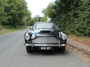Image 2/19 of Aston Martin DB 4 (1961)
