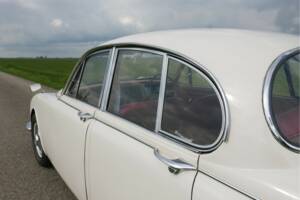 Obraz 44/50 pojazdu Jaguar 240 (1968)