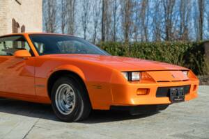 Obraz 24/50 pojazdu Chevrolet Camaro Z28 (1992)