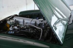 Image 28/41 of MG MGC (1969)