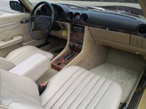Image 16/38 de Mercedes-Benz 560 SL (1986)