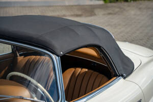 Image 13/38 of Mercedes-Benz 300 SL Roadster (1961)