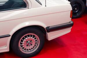 Image 19/38 of BMW 325i (1986)