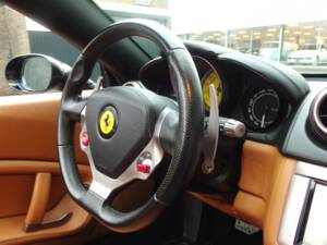 Image 49/99 of Ferrari California (2010)
