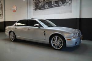 Bild 1/50 von Jaguar XJ 8 4.2 (2007)